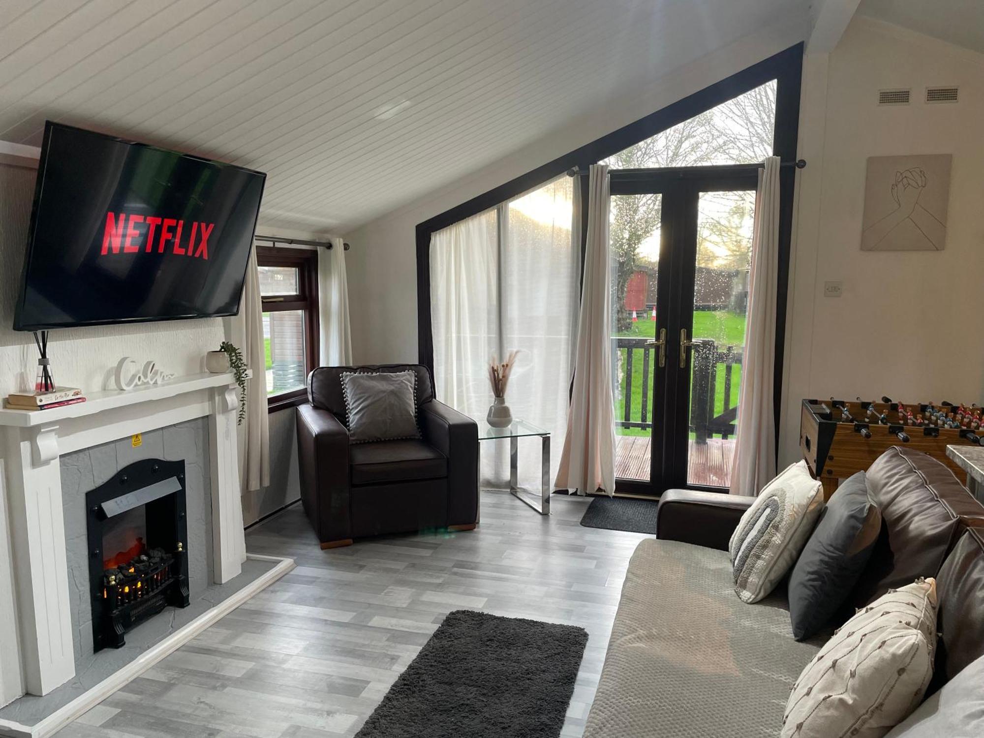 Cosy 3 Bed Lodge In Hoburne, Cotswolds South Cerney Exterior foto