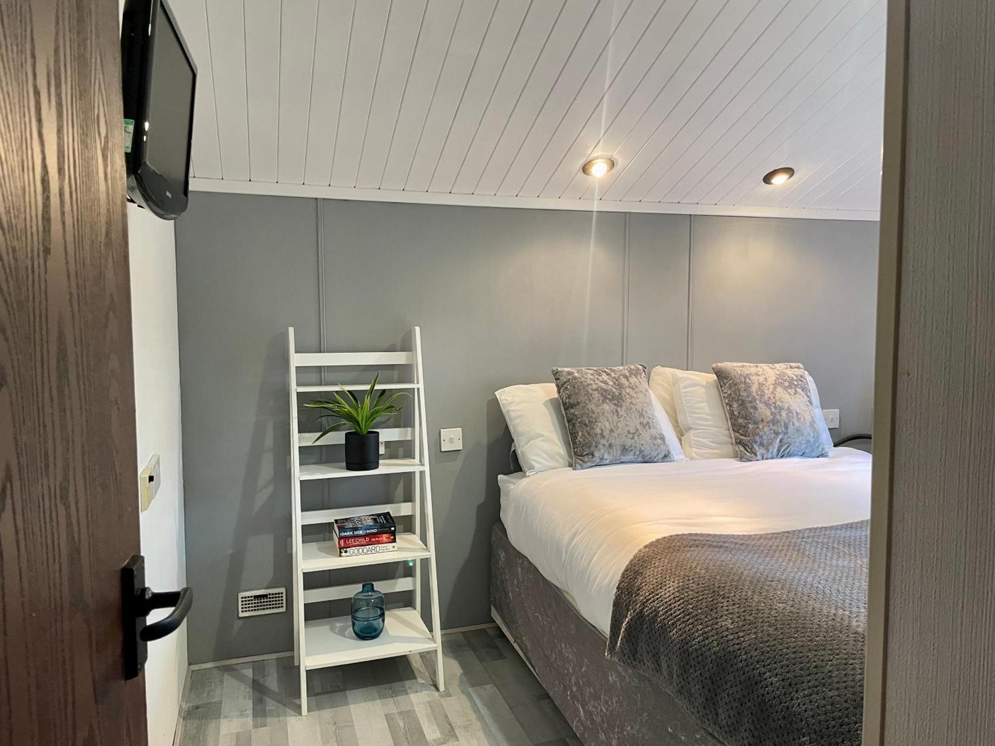 Cosy 3 Bed Lodge In Hoburne, Cotswolds South Cerney Exterior foto