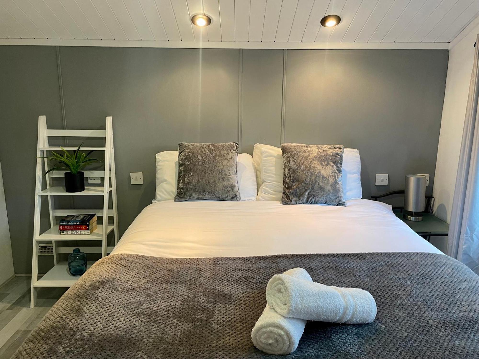 Cosy 3 Bed Lodge In Hoburne, Cotswolds South Cerney Exterior foto